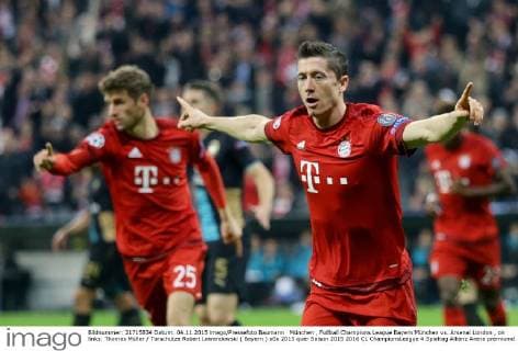 München , Fußball Champions League Bayern München vs. Arsenal London , on links: Thomas Müller Torschütze Robert Lewandowski ( Bayern )