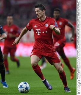 FUSSBALL CHAMPIONS LEAGUE SAISON 2014 2015 GRUPPENPHASE FC Bayern Muenchen - Arsenal London 04.11.2015 Robert Lewandowski (FC Bayern Muenchen) am Ball 
