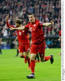 München , Fußball Champions League Bayern München vs. Arsenal London , on links: Thomas Müller Torschütze Robert Lewandowski ( Bayern )