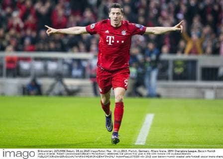 04.11.2015. Munich, Germany, Allianz Arena. UEFA Champions League. Bayern Munich versus Arsenal. Robert Lewandowski (Bayern Monachium) celebrates the games first goal in the 10th minute 1-0 xLukaszxSkwiotx  ActionPlus11679359