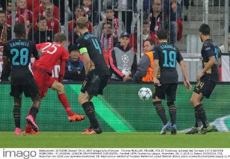 Thomas MUELLER, MÜLLER, FCB 25 Torschuss, schiesst das Tor zum 2-0 FC BAYERN MUENCHEN - FC ARSENAL LONDON GRUPPENPHASE RUECKSPIEL, Fussball UEFA Champions League, Muenchen, 04.11.2015 CL Saison 2015 2016, FCB, Muenchen
