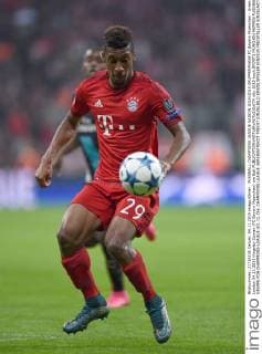 FUSSBALL CHAMPIONS LEAGUE SAISON 2014 2015 GRUPPENPHASE FC Bayern Muenchen - Arsenal London 04.11.2015 Kingsley Coman (FC Bayern Muenchen) am Ball 