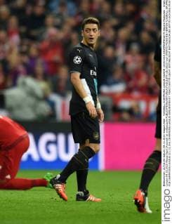 FUSSBALL CHAMPIONS LEAGUE SAISON 2014 2015 GRUPPENPHASE FC Bayern Muenchen - Arsenal London 04.11.2015 Mesut Oezil (Arsenal) ist enttaeuscht 