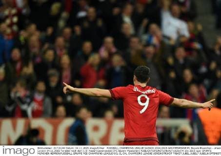FUSSBALL CHAMPIONS LEAGUE SAISON 2014 2015 GRUPPENPHASE FC Bayern Muenchen - Arsenal London 04.11.2015 Torjubel nach dem 1:0: Robert Lewandowski (FC Bayern Muenchen) 