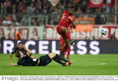 FUSSBALL CHAMPIONS LEAGUE SAISON 2014 2015 GRUPPENPHASE FC Bayern Muenchen - Arsenal London 04.11.2015 Per Mertesacker (li, Arsenal) gegen Kingsley Coman (re, FC Bayern Muenchen) 