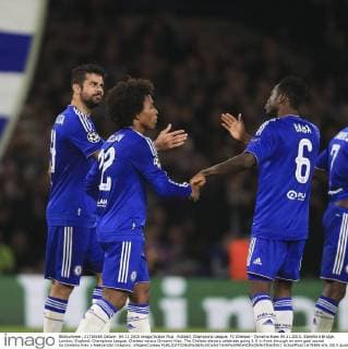 FuÃŸball, Champions League, FC Chelsea - Dynamo Kiew 04.11.2015. Stamford Bridge, London, England. Champions League. Chelsea versus Dynamo Kiev. The Chelsea players celebrate going 1-0 in front through an own goal scored by Dynamo Kiev s Aleksandar Dragovic. xNigelxCookex  ActionPlus11679386