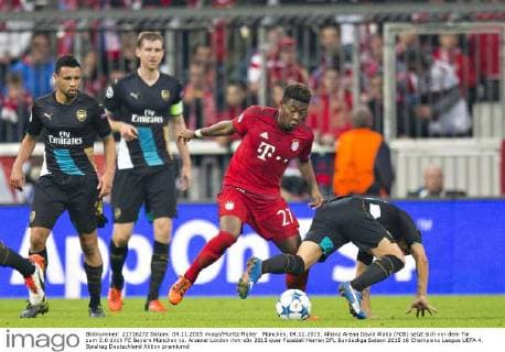 München, 04.11.2015, Allianz Arena David Alaba (FCB) setzt sich vor dem Tor zum 3:0 dirch FC Bayern München vs. Arsenal London mm