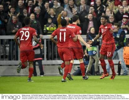 TOR 3:0 durch David Alaba FC Bayern München mit Kingsley Coman FC Bayern München Douglas Costa FC Bayern München Robert Lewandowski FC Bayern München Champions League CL Gruppenphase FC Bayern München FCB vs Arsenal London FC 04.11.2015 FC Bayern München FCB vs Arsenal London FC