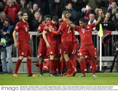 TOR 3:0 durch David Alaba FC Bayern München mit Javi Javier Martinez FC Bayern München Kingsley Coman FC Bayern München Robert Lewandowski FC Bayern München Thomas Müller FC Bayern München Douglas Costa FC Bayern München (rechts) Champions League CL Gruppenphase FC Bayern München FCB vs Arsenal London FC 04.11.2015 FC Bayern München FCB vs Arsenal London FC