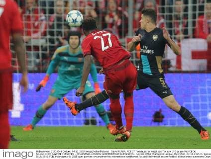 David ALABA, FCB 27 Torschuss, schiesst das Tor zum 3-0 gegen Petr CECH, Arsenal 33 FC BAYERN MUENCHEN - FC ARSENAL LONDON GRUPPENPHASE RUECKSPIEL, Fussball UEFA Champions League, Muenchen, 04.11.2015 CL Saison 2015 2016, FCB, Muenchen
