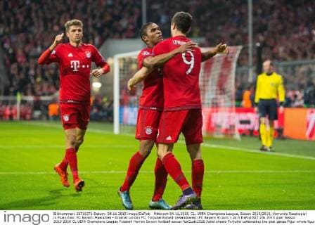 Mittwoch 04.11.2015, CL, UEFA Champions League, Saison 2015 2016, Vorrunde Rueckspiel in Muenchen, FC Bayern Muenchen - Arsenal London FC, Torjubel Robert Lewandowski (FC Bayern 9) zum 1 zu 0 DeFodi507