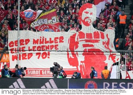 Muenchen Fans (FC Bayern Muenchen) bit Banner Gerd Mueller Geburtstag, FC Bayern Muenchen vs. FC Arsenal London, Fussball, Champions League, 04.11.2015 Copyright: Kolbert xEibner-Pressefoto EP_ckt