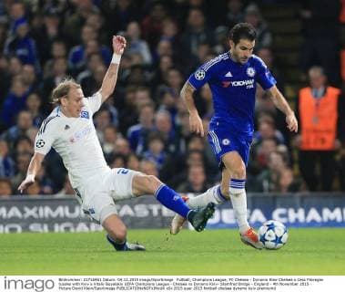 Fußball, Champions League, FC Chelsea - Dynamo Kiew Chelsea s Cesc Fabregas tussles with Kyiv s Vitaliy Buyalskiy UEFA Champions League - Chelsea vs Dynamo Kyiv- Stamfrod Bridge - England - 4th November 2015 - Picture David Klein Sportimage EDITORIAL USE ONLY. No use with unauthorised audio, video, data, fixture lists, club league logos or live services. Online in-match use limited to 120 images, no video emulation. No use in betting, games or single club league player publications.