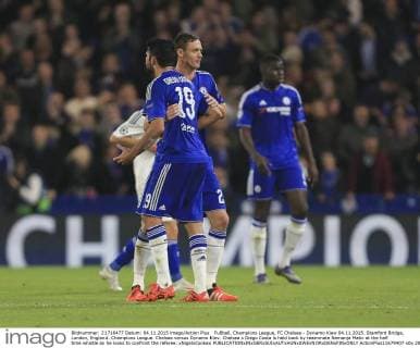 FuÃŸball, Champions League, FC Chelsea - Dynamo Kiew 04.11.2015. Stamford Bridge, London, England. Champions League. Chelsea versus Dynamo Kiev. Chelsea s Diego Costa is held back by teammate Nemanja Matic at the half time whistle as he looks to confront the referee. xNigelxCookex  ActionPlus11679407