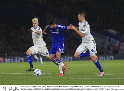 FuÃŸball, Champions League, FC Chelsea - Dynamo Kiew 04.11.2015. Stamford Bridge, London, England. Champions League. Chelsea versus Dynamo Kiev. Chelsea s Diego Costa looks to burst through the Kiev defence in the last minute of the half. xNigelxCookex  ActionPlus11679410