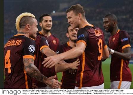Fußball, Champions League, AS Rom - Bayer Leverkusen Edin Dzeko Roma. Goal celebration. Roma 04-11-2015 Stadio Olimpico Football Calcio Champions League Group Stage Group, 2015 2016 AS Roma - Bayer Leverkusen AntoxBaldassarre