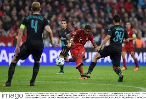 FUSSBALL CHAMPIONS LEAGUE SAISON 2014 2015 GRUPPENPHASE FC Bayern Muenchen - Arsenal London 04.11.2015 David Alaba (Mitte, FC Bayern Muenchen) erzielt das Tor zum 3:0 