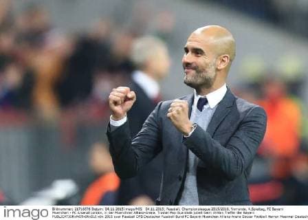 04.11.2015; Fussball, Championsleague 2015 2016, Vorrunde, 4.Spieltag, FC Bayern Muenchen - FC Arsenal London, in der Muenchner Allianz-Arena. Trainer Pep Guardiola jubelt beim dritten Treffer der Bayern 