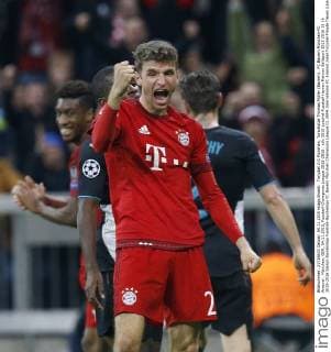 Torjubel 2:0 München, Torschütze Thomas Müller (Bayern) . FC Bayern München-FC Arsenal . München, GER, 04.11.2015, Fussball-Champions League 2015-2016 .
