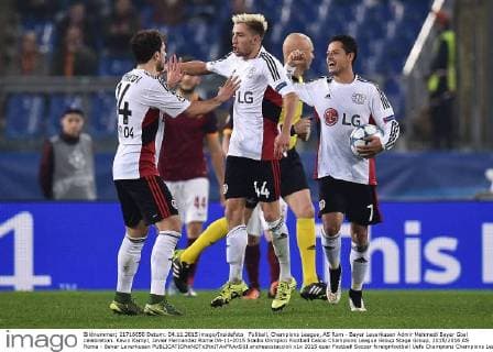 Fußball, Champions League, AS Rom - Bayer Leverkusen Admir Mehmedi Bayer Goal celebration. Kevin Kampl, Javier Hernandez Roma 04-11-2015 Stadio Olimpico Football Calcio Champions League Group Stage Group, 2015 2016 AS Roma - Bayer Leverkusen andreaxstaccioli