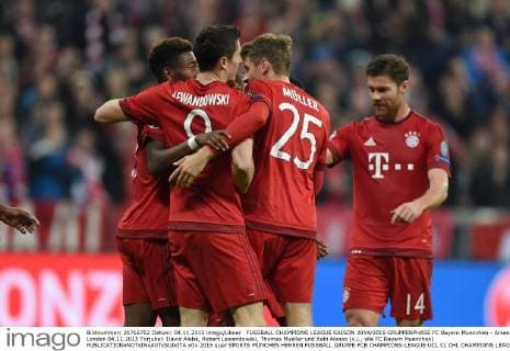 FUSSBALL CHAMPIONS LEAGUE SAISON 2014 2015 GRUPPENPHASE FC Bayern Muenchen - Arsenal London 04.11.2015 Torjubel: David Alaba, Robert Lewandowski, Thomas Mueller und Xabi Alonso (v.l., alle FC Bayern Muenchen) 