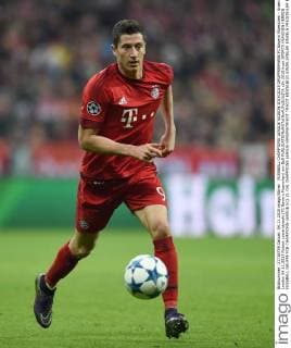 FUSSBALL CHAMPIONS LEAGUE SAISON 2014 2015 GRUPPENPHASE FC Bayern Muenchen - Arsenal London 04.11.2015 Robert Lewandowski (FC Bayern Muenchen) am Ball 
