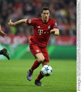 FUSSBALL CHAMPIONS LEAGUE SAISON 2014 2015 GRUPPENPHASE FC Bayern Muenchen - Arsenal London 04.11.2015 Robert Lewandowski (FC Bayern Muenchen) am Ball 