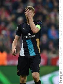FUSSBALL CHAMPIONS LEAGUE SAISON 2014 2015 GRUPPENPHASE FC Bayern Muenchen - Arsenal London 04.11.2015 Per Mertesacker (Arsenal) 