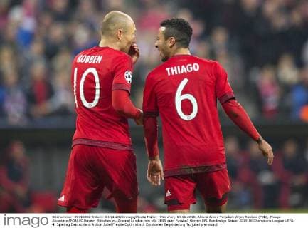 München, 04.11.2015, Allianz Arena Torjubel: Arjen Robben (FCB), Thiago Alcantara (FCB) FC Bayern München vs. Arsenal London mm