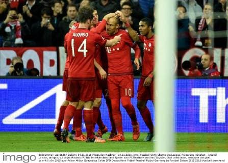 04.11.2015, xjhx, Fussball UEFA Champions League, FC Bayern München - Arsenal London, emspor, v.l. Arjen Robben (FC Bayern Muenchen) und Spieler vom FC Bayern Muenchen Torjubel, Goal celebration, celebrate the goal zum 4:0