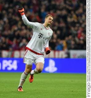 FUSSBALL CHAMPIONS LEAGUE SAISON 2014 2015 GRUPPENPHASE FC Bayern Muenchen - Arsenal London 04.11.2015 Jubel; Torwart Manuel Neuer 