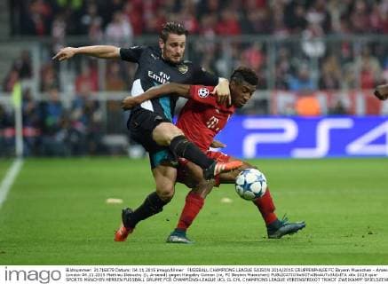 FUSSBALL CHAMPIONS LEAGUE SAISON 2014 2015 GRUPPENPHASE FC Bayern Muenchen - Arsenal London 04.11.2015 Mathieu Debuchy (li, Arsenal) gegen Kingsley Coman (re, FC Bayern Muenchen) 
