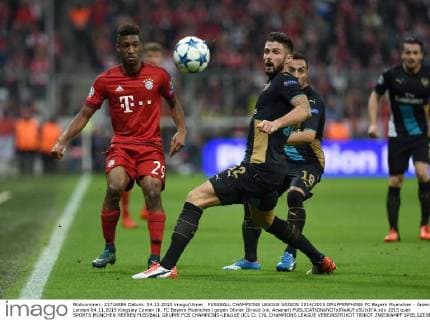 FUSSBALL CHAMPIONS LEAGUE SAISON 2014 2015 GRUPPENPHASE FC Bayern Muenchen - Arsenal London 04.11.2015 Kingsley Coman (li, FC Bayern Muenchen) gegen Olivier Giroud (re, Arsenal) 