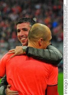 Roy Makaay (Ex-Fussballprofi), Arjen ROBBEN (FC Bayern Muenchen). Deutschland, Muenchen: Fussball, UEFA Championgs League, Vorrunde: FC Bayern Muenchen vs. FC Arsenal am 04.11.2015, Allianz-Arena.