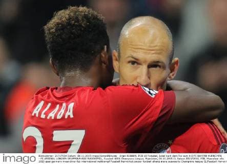 Arjen ROBBEN, FCB 10 Torjubel, Jubel nach dem Tor zum 4-0 FC BAYERN MUENCHEN - FC ARSENAL LONDON GRUPPENPHASE RUECKSPIEL, Fussball UEFA Champions League, Muenchen, 04.11.2015 CL Saison 2015 2016, FCB, Muenchen