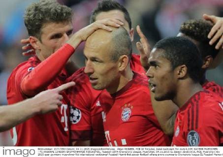 Arjen ROBBEN, FCB 10 Torjubel, Jubel nach dem Tor zum 4-0 FC BAYERN MUENCHEN - FC ARSENAL LONDON GRUPPENPHASE RUECKSPIEL, Fussball UEFA Champions League, Muenchen, 04.11.2015 CL Saison 2015 2016, FCB, Muenchen
