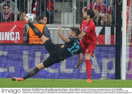 Olivier GIROUD, Arsenal 12 Torschuss, schiesst das Tor zum 4-1 FC BAYERN MUENCHEN - FC ARSENAL LONDON GRUPPENPHASE RUECKSPIEL, Fussball UEFA Champions League, Muenchen, 04.11.2015 CL Saison 2015 2016, FCB, Muenchen