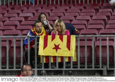 Fußball, Champions League, Fans des FC Barcelona mit katalanischen Flaggen SPAIN- Nov.4- SPAIN: independentist flags during the match between FC Barcelona Barca vs Bate Borisov, for the Round 4 of the Champions League, played at the Camp Nou Stadium on 4th Nov. 2015 in Barcelona, Spain. (Photo by MIKEL TRIGUEROS URBANANDSPORT CORDON PRESS) 