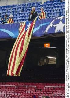 Fußball, Champions League, Fans des FC Barcelona mit katalanischen Flaggen SPAIN- Nov.4- SPAIN: independentist flags during the match between FC Barcelona Barca vs Bate Borisov, for the Round 4 of the Champions League, played at the Camp Nou Stadium on 4th Nov. 2015 in Barcelona, Spain. (Photo by MIKEL TRIGUEROS URBANANDSPORT CORDON PRESS) 