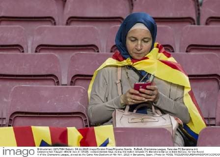 Fußball, Champions League, Fans des FC Barcelona mit katalanischen Flaggen SPAIN- Nov.4- SPAIN: independentist flags during the match between FC Barcelona Barca vs Bate Borisov, for the Round 4 of the Champions League, played at the Camp Nou Stadium on 4th Nov. 2015 in Barcelona, Spain. (Photo by MIKEL TRIGUEROS URBANANDSPORT CORDON PRESS) 