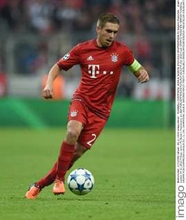 FUSSBALL CHAMPIONS LEAGUE SAISON 2014 2015 GRUPPENPHASE FC Bayern Muenchen - Arsenal London 04.11.2015 Philipp Lahm (FC Bayern Muenchen) am Ball 