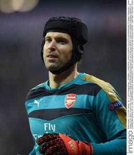FUSSBALL CHAMPIONS LEAGUE SAISON 2014 2015 GRUPPENPHASE FC Bayern Muenchen - Arsenal London 04.11.2015 Torwart Petr Cech (Arsenal) 