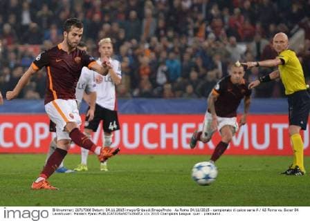 As Roma 04 11 2015 - campionato di calcio serie A AS Roma vs. Bayer 04 Leverkusen: Miralem Pjanic 