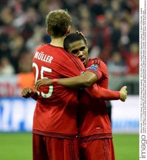 04.11.2015, xjhx, Fussball UEFA Champions League, FC Bayern München - Arsenal London, emspor, v.l. Thomas Mueller (FC Bayern Muenchen), Douglas Costa (FC Bayern Muenchen) Torjubel, Goal celebration, celebrate the goal zum 5:1