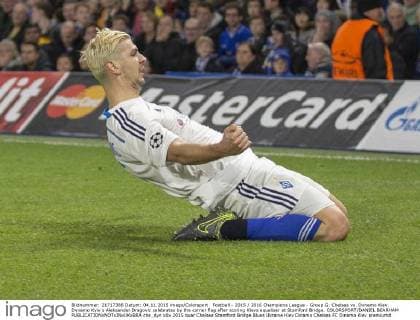 Football - 2015 2016 Champions League - Group G: Chelsea vs. Dynamo Kiev. Dynamo Kyiv s Aleksandar Dragovic celebrates by the corner flag after scoring Kievs equaliser at Stamford Bridge. COLORSPORT DANIEL BEARHAM  che_dyn