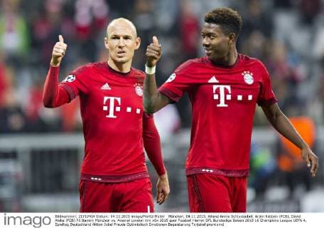 München, 04.11.2015, Allianz Arena Schlussjubel: Arjen Robben (FCB), David Alaba (FCB) FC Bayern München vs. Arsenal London mm