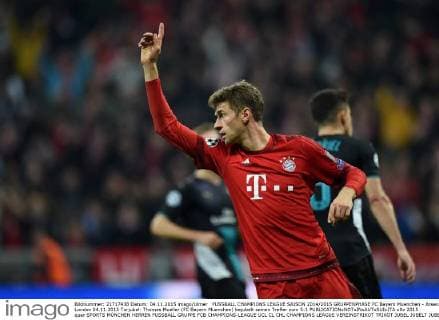 FUSSBALL CHAMPIONS LEAGUE SAISON 2014 2015 GRUPPENPHASE FC Bayern Muenchen - Arsenal London 04.11.2015 Torjubel: Thomas Mueller (FC Bayern Muenchen) bejubelt seinen Treffer zum 5:1 