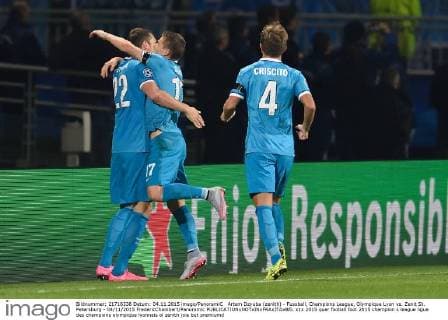 Artem Dzyuba (zenith) - Fussball, Champions League, Olympique Lyon vs. Zenit St. Petersburg - 04 11 2015 FredericChambert Panoramic 