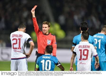 Maxime Gonalons (lyon), Felix Brych - Fussball, Champions League, Olympique Lyon vs. Zenit St. Petersburg - 04 11 2015 FredericChambert Panoramic 