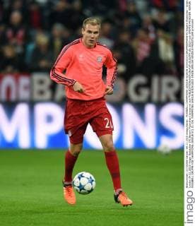 FUSSBALL CHAMPIONS LEAGUE SAISON 2014 2015 GRUPPENPHASE FC Bayern Muenchen - Arsenal London 04.11.2015 Holger Badstuber (FC Bayern Muenchen) erwaermt sich 